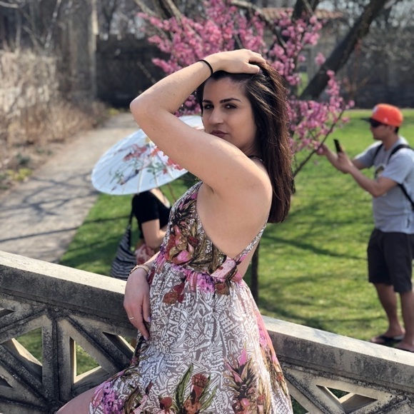 STUNNING Open-Back Floral Maxi Dress - Picture 1 of 8
